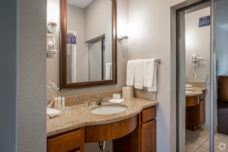 More Photos Of 14450 Park Row, Houston Hotel For Sale