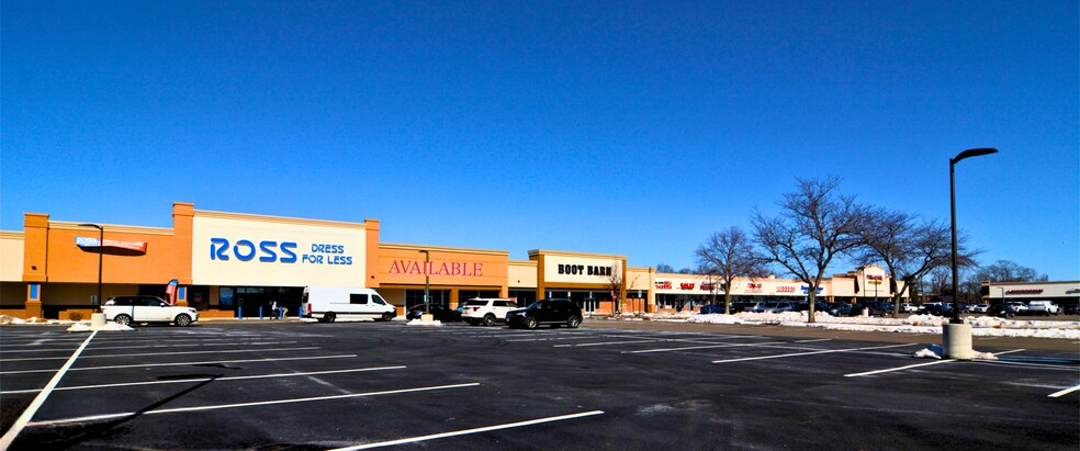 Primary Photo Of 1080-1140 Old Country Rd, Riverhead Unknown For Lease