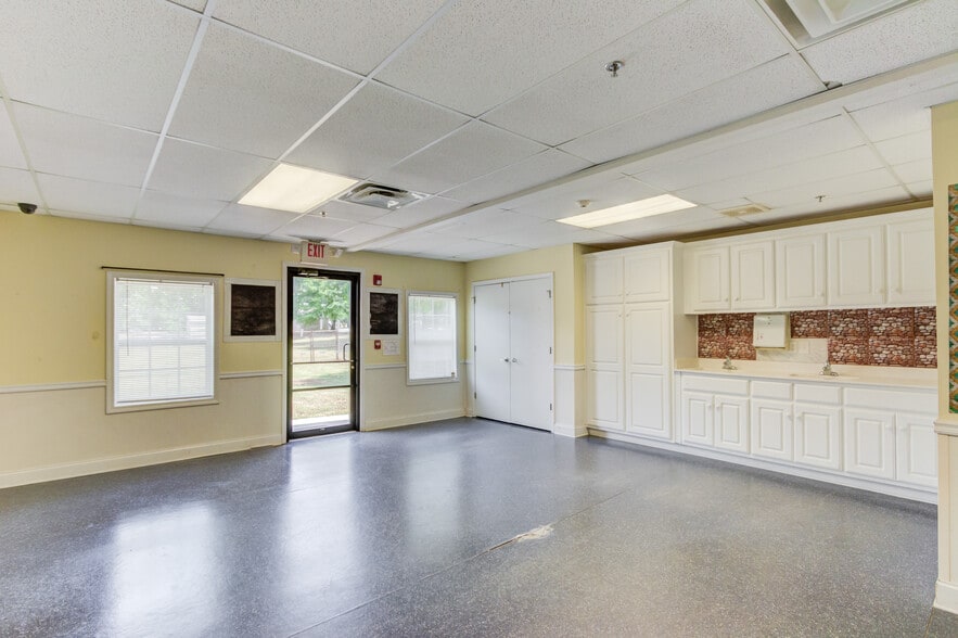 More Photos Of 495 Harbins Rd, Dacula Daycare Center For Sale