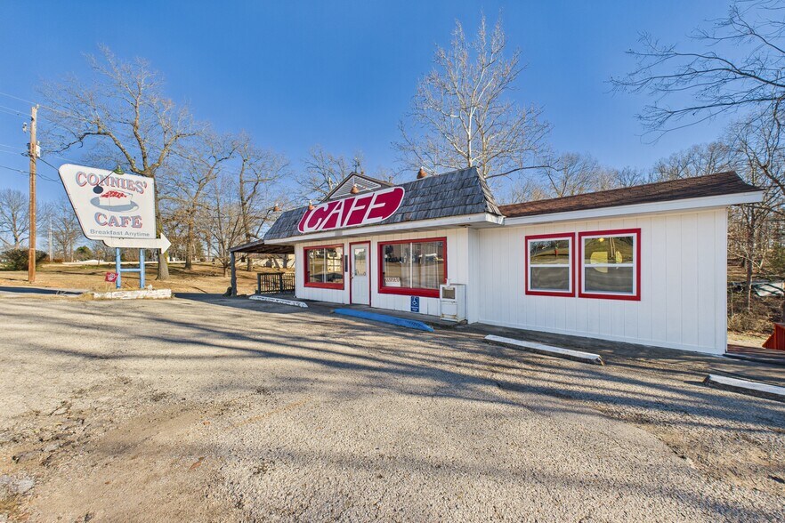 More Photos Of 1603 Central Blvd, Bull Shoals Restaurant For Sale