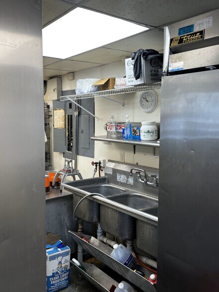 More Photos Of 421 W River St, Antwerp General Retail For Sale