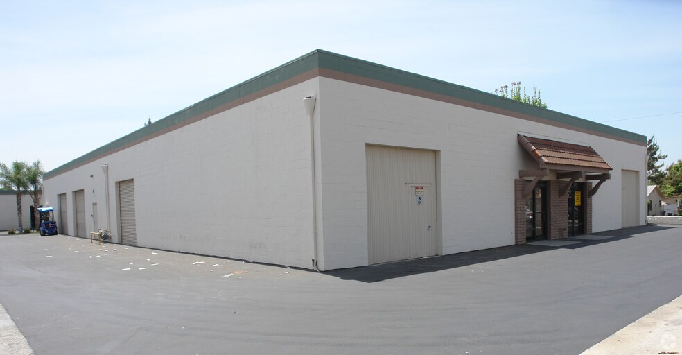 More Photos Of 124-136 S Valencia Ave, Glendora Warehouse For Lease