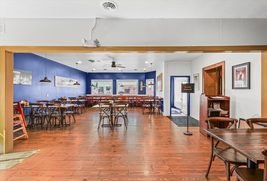 More Photos Of 125 S Market St, Paxton Specialty For Sale