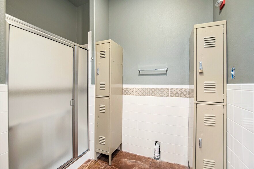 More Photos Of 10390 W Bradford Rd, Littleton Office Residential For Sale