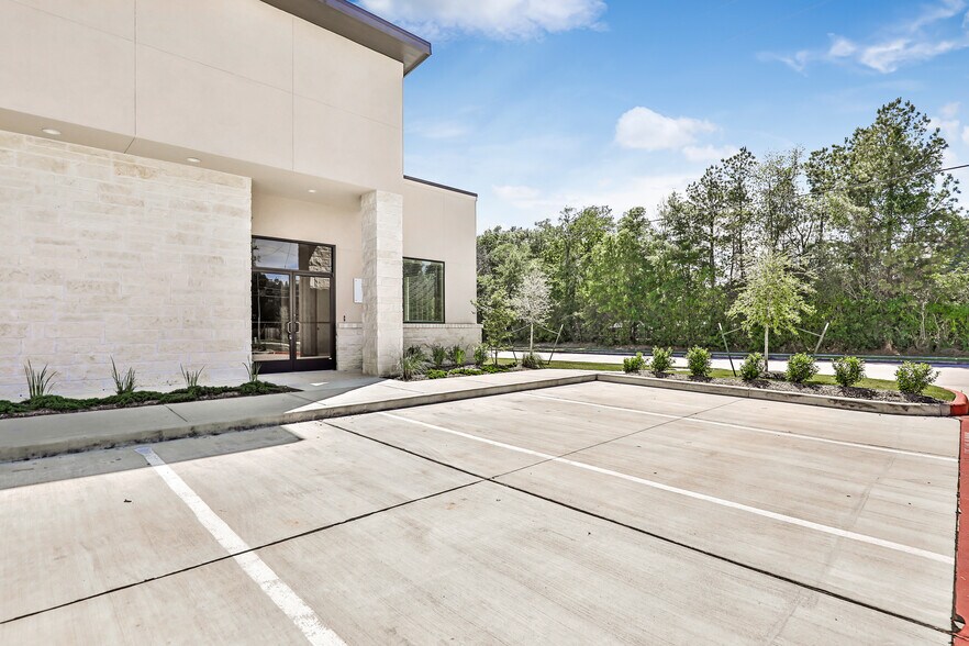 More Photos Of 855 Rockmead Dr, Kingwood Office For Lease