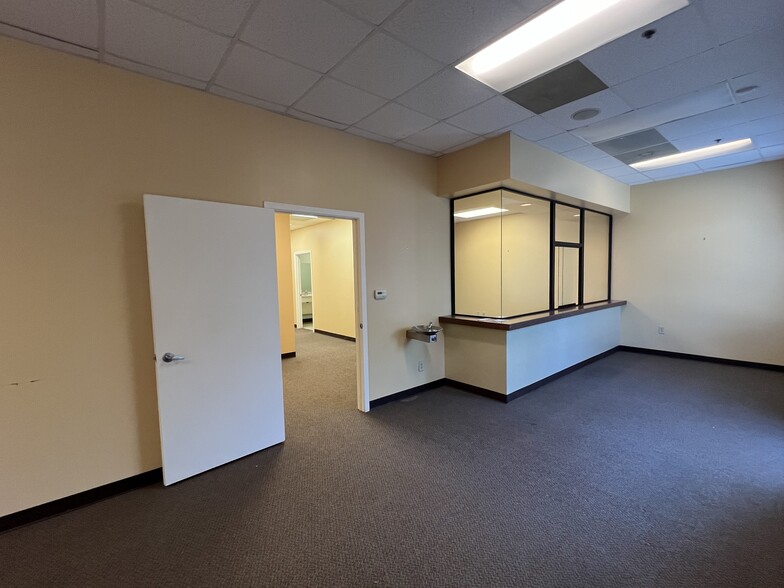 More Photos Of 7910-7938 Wolf River Blvd, Germantown Storefront Retail Office For Lease