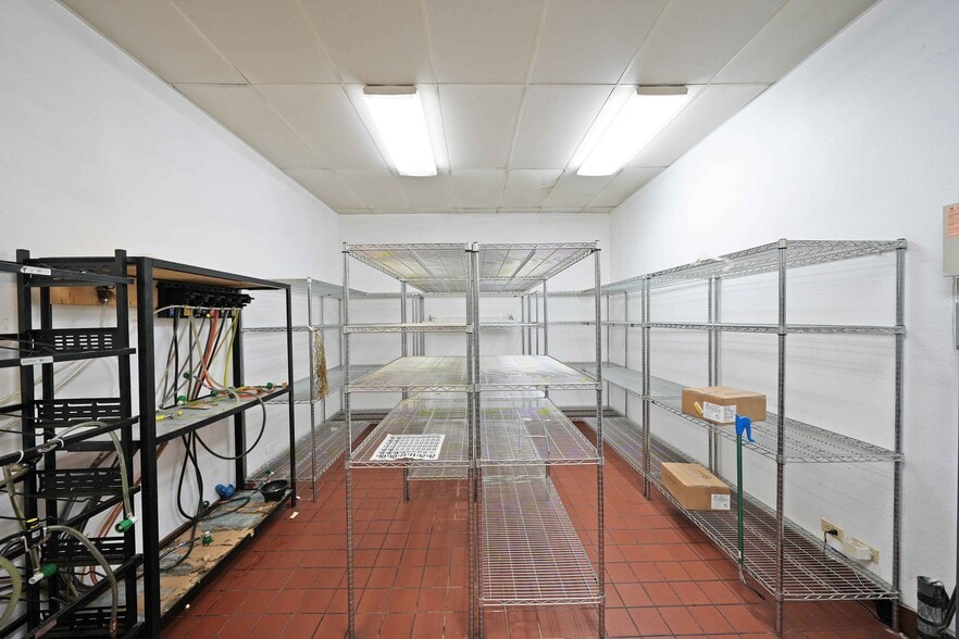 More Photos Of 318 S Wapato Ave, Wapato General Retail For Sale