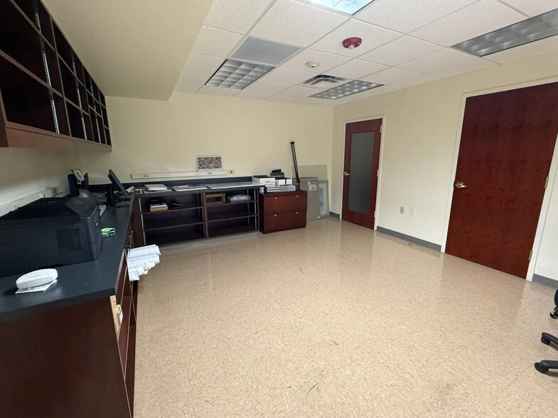 More Photos Of 276 East Bay St, Charleston Storefront Retail Office For Lease