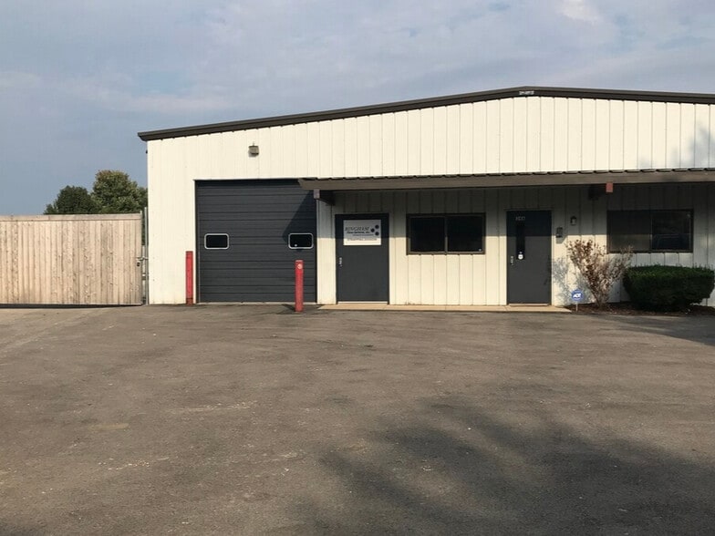 More Photos Of 34 Stonehill Rd, Oswego Warehouse For Lease