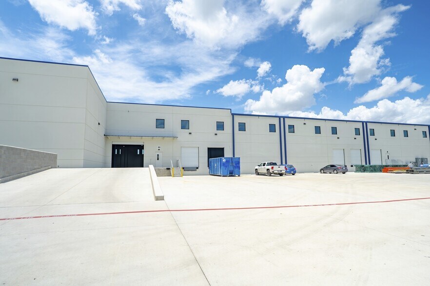 More Photos Of 15508 Impact Way, Pflugerville Warehouse For Lease