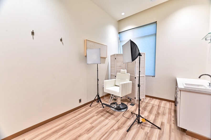 More Photos Of 5770 S Durango Dr, Las Vegas Medical For Sale