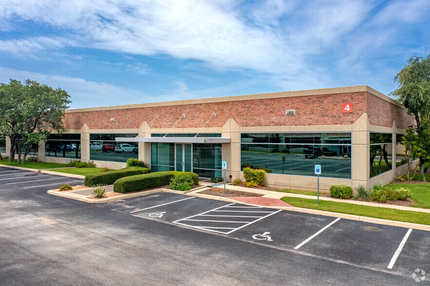 More Photos Of 17319 San Pedro Ave, San Antonio Unknown For Lease