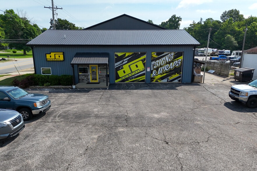 More Photos Of 1819 E Morgan St, Martinsville General Retail For Sale