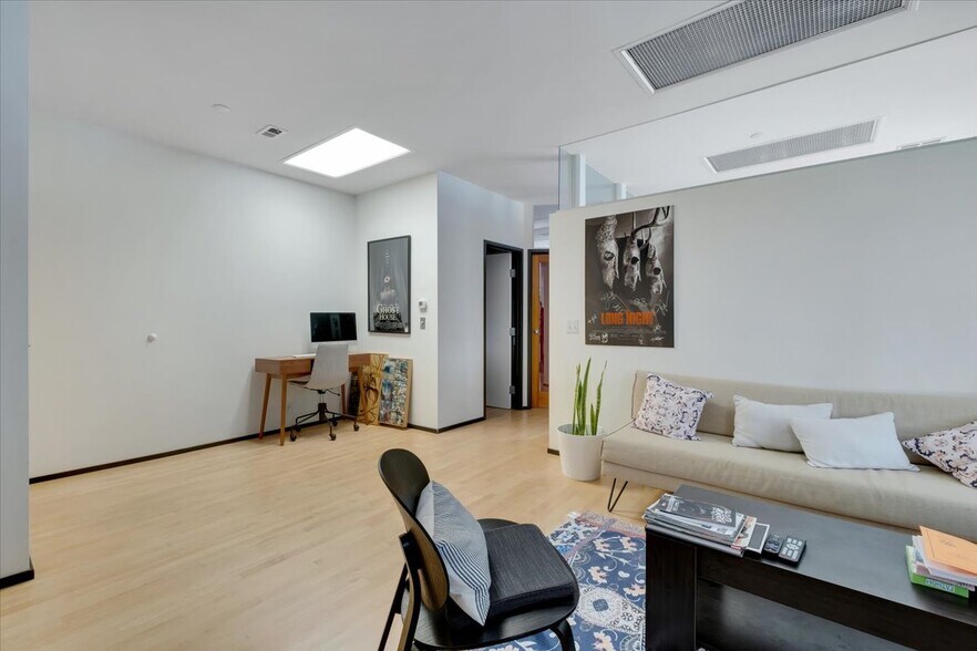 More Photos Of 2525 Main St, Santa Monica Office For Lease