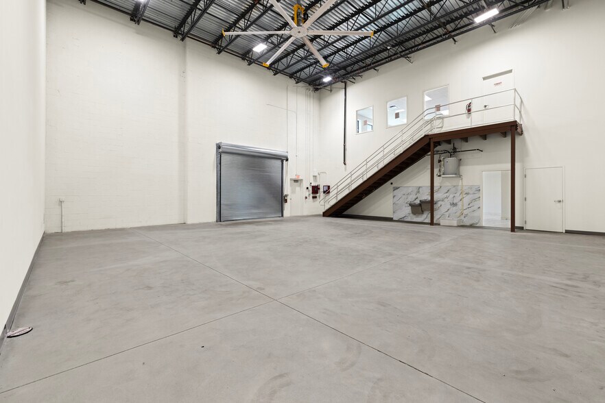 More Photos Of 4250 Georgia Ave, West Palm Beach Warehouse For Lease