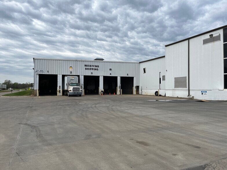 More Photos Of 515 S 4th St, Osage City Manufacturing For Sale