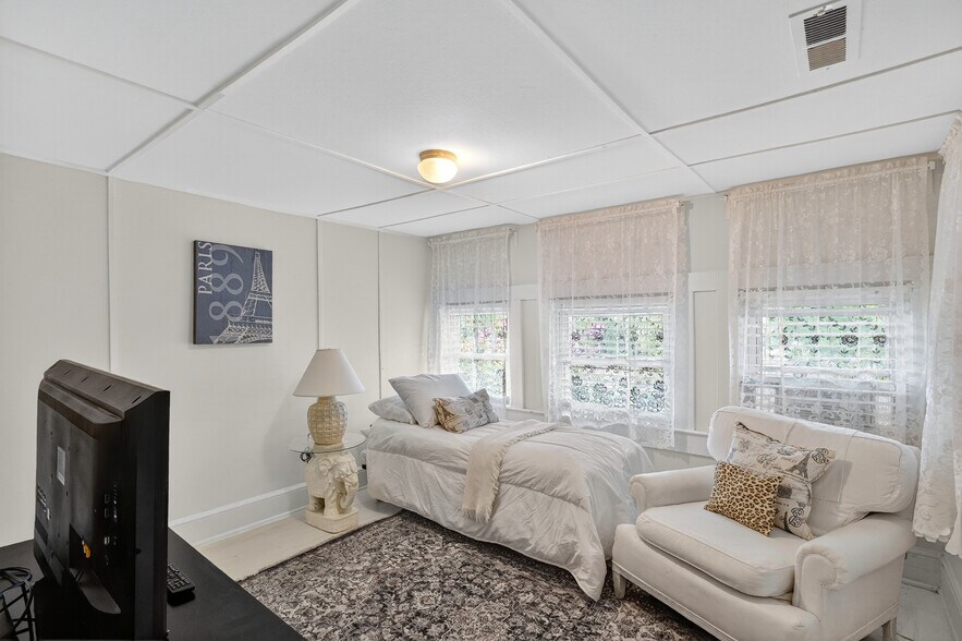 More Photos Of 178 S Caldwell St, Brevard Specialty For Sale