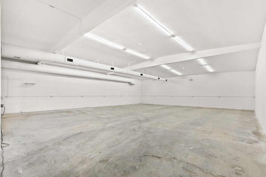 More Photos Of 11834-11836 Vose St, North Hollywood Warehouse For Lease