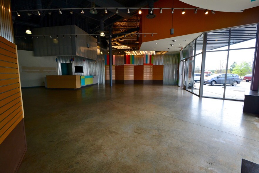 More Photos Of 1640 Rollins Way, Columbus Storefront For Lease