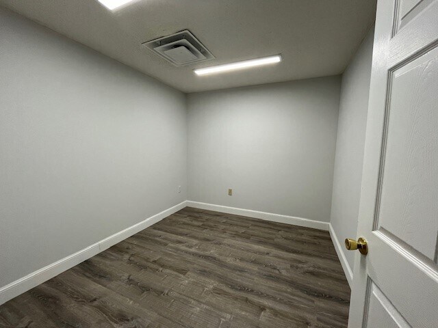 More Photos Of 13910 Fivay Rd, Hudson Medical For Lease