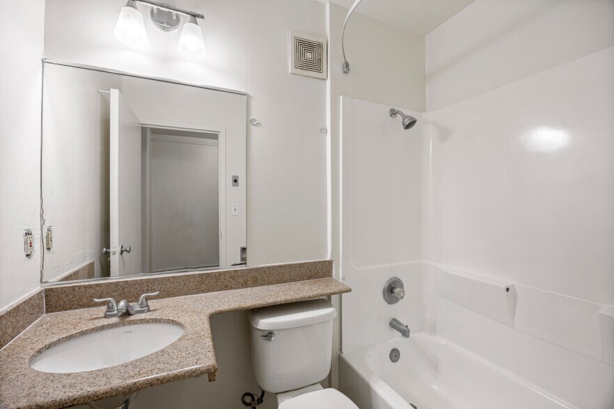 More Photos Of 1000 S Freeway, Tucson Rehabilitation Center For Lease