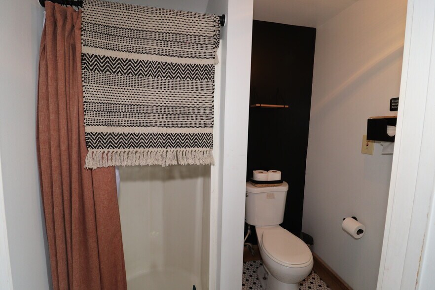 More Photos Of 139 S Broadway St, Blanchester Storefront Retail Residential For Sale