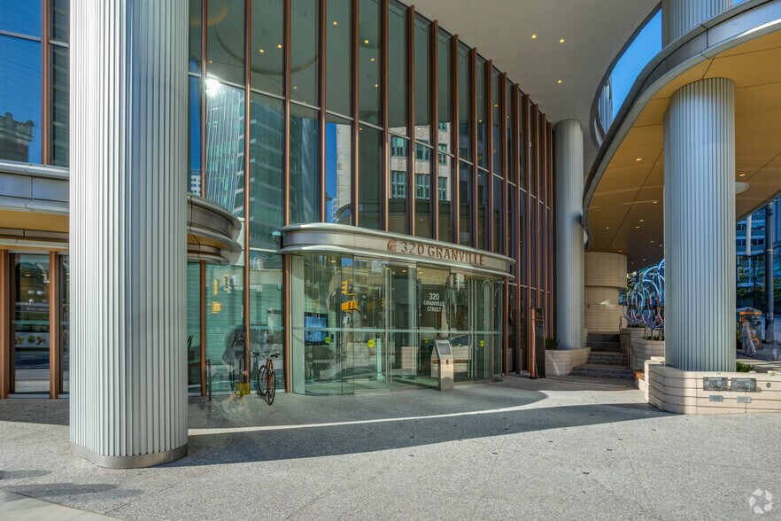 More Photos Of 320 Granville St, Vancouver Office For Sale