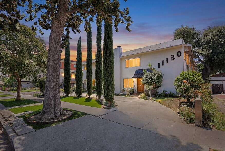Primary Photo Of 11130 Huston St, North Hollywood Apartments For Sale
