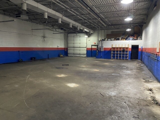 More Photos Of 14021 E 10 Mile Rd, Warren Service For Sale