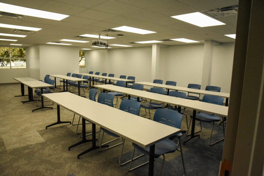 More Photos Of 1411 W Main St, League City Schools For Sale