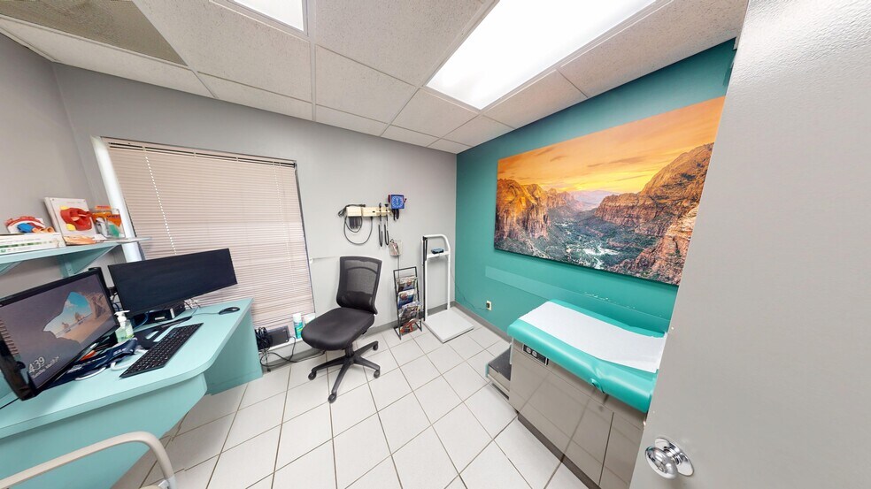 More Photos Of 1027 SE Ocean Blvd, Stuart Medical For Sale