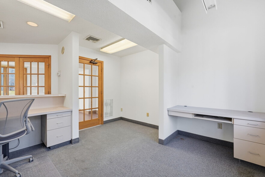 More Photos Of 1050 Sullivan Ave, South Windsor Medical For Sale