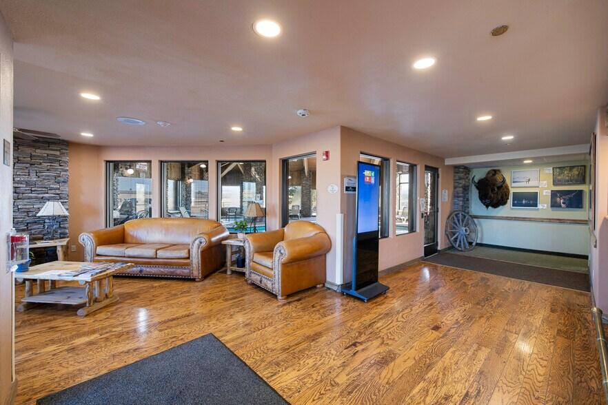 More Photos Of 1424 W Pine St, Pinedale Hotel For Sale