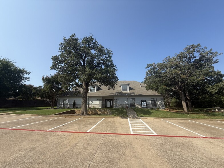 More Photos Of 1721-1725 E Southlake Blvd, Southlake Unknown For Lease