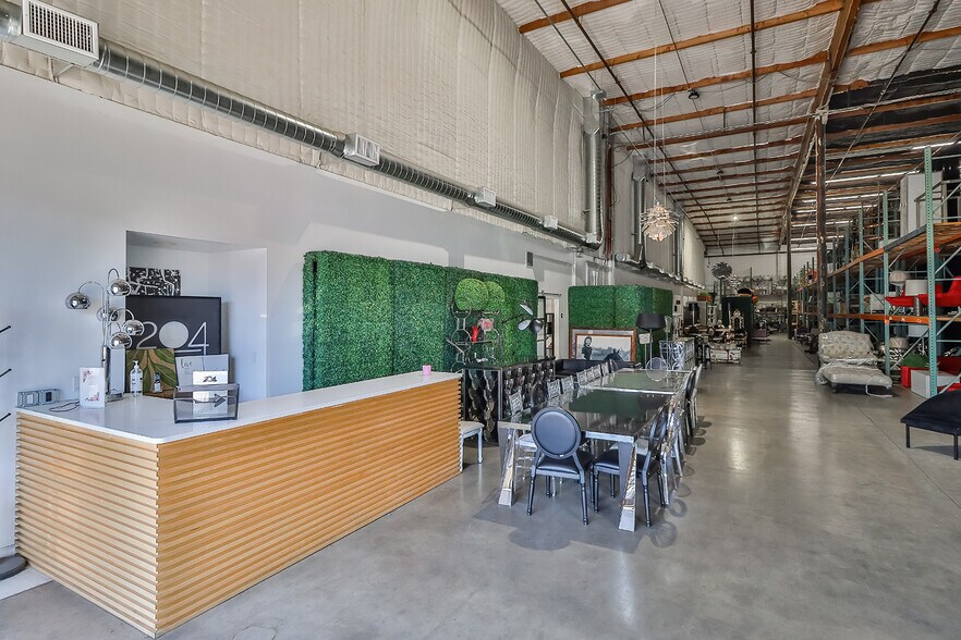 More Photos Of 12224 Montague St, Pacoima Distribution For Lease