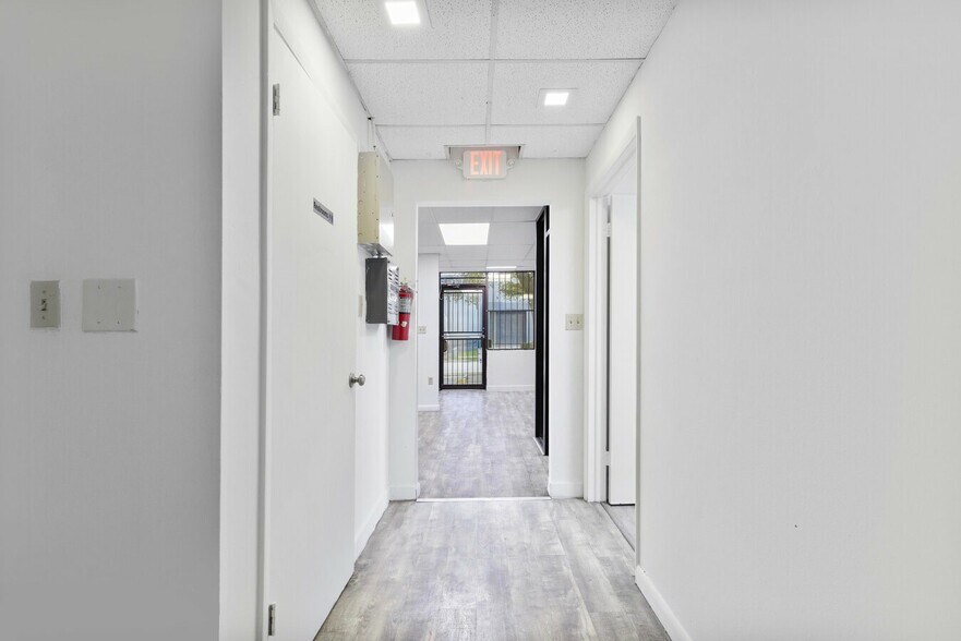 More Photos Of 1740-1742 NW 93rd Ave, Miami Warehouse For Lease