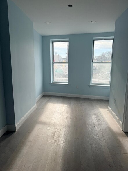 More Photos Of 70-11 Myrtle Ave, Glendale Office For Lease