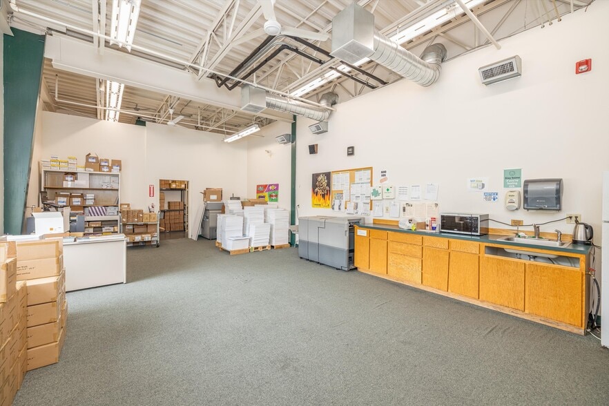 More Photos Of 2000 Kentucky St, Bellingham Warehouse For Sale