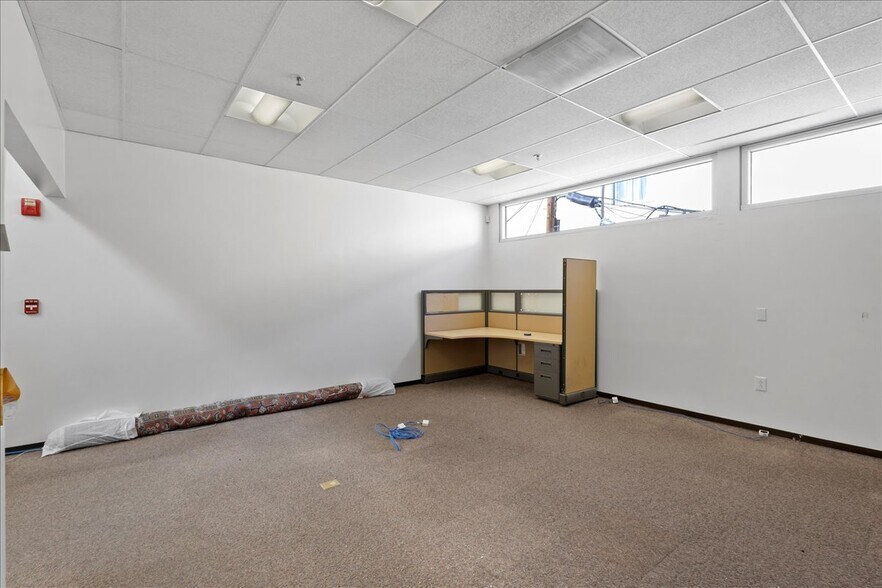 More Photos Of 482 W MacArthur Blvd, Oakland Medical For Sale