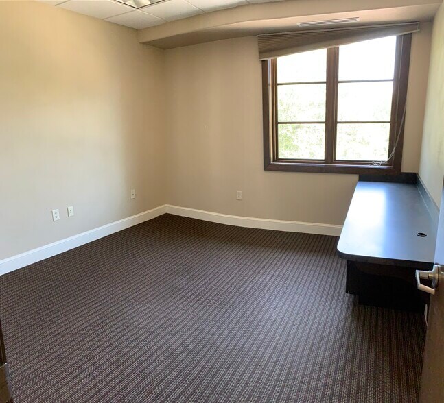 More Photos Of 401 Ranch Road 620 S, Lakeway Medical For Sale