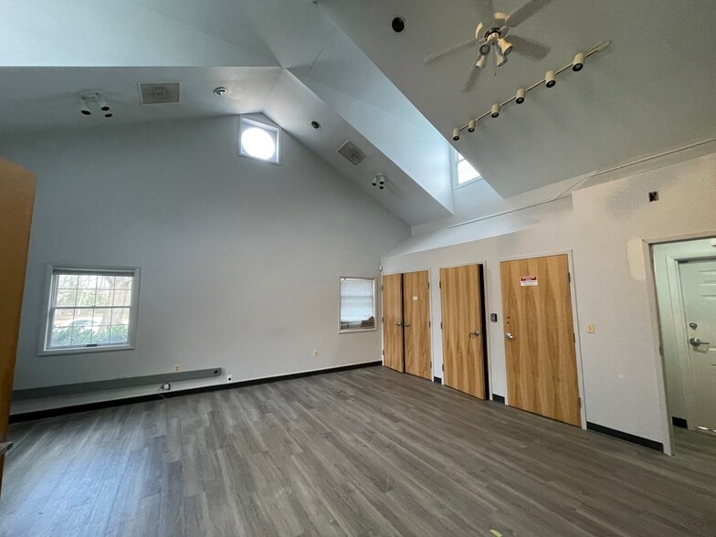 More Photos Of 11325 Pembrooke Sq, Waldorf Medical For Sale