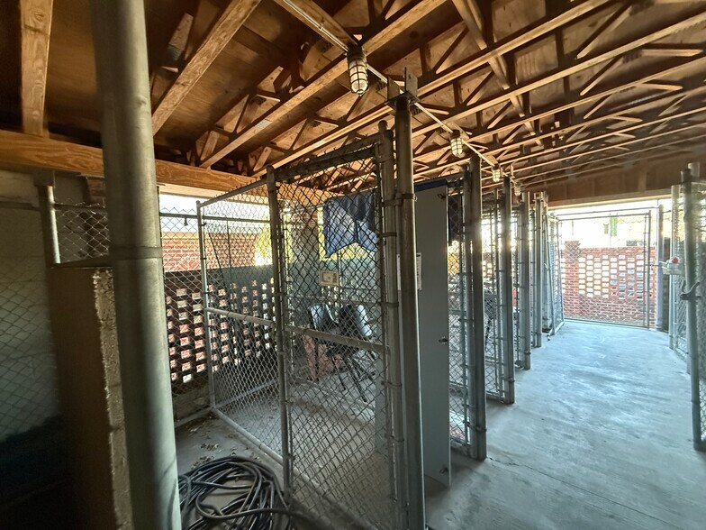 More Photos Of 3309 Bragg Blvd, Fayetteville Veterinarian Kennel For Lease