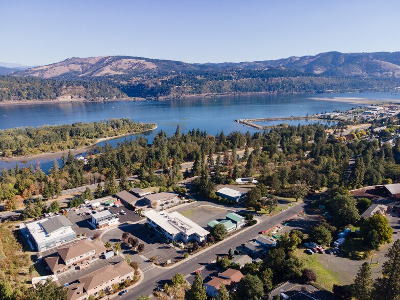 More Photos Of 200 N Wasco Ct, Hood River Warehouse For Sale