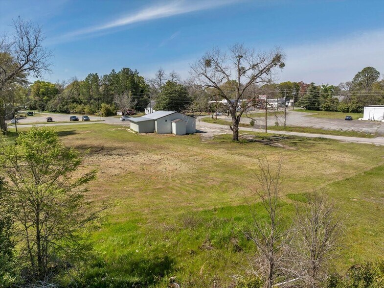 More Photos Of 131 S Jackson St, Hawkinsville Flex For Sale