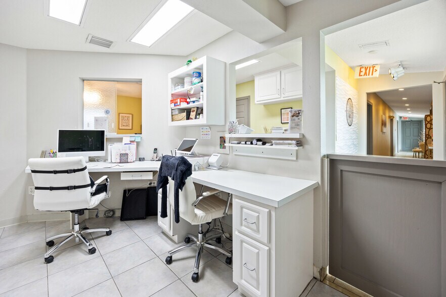 More Photos Of 2200 S Bay St, Eustis Office For Sale