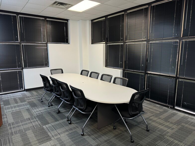 More Photos Of 138 Commerce Ctr, Greenville Light Distribution For Lease