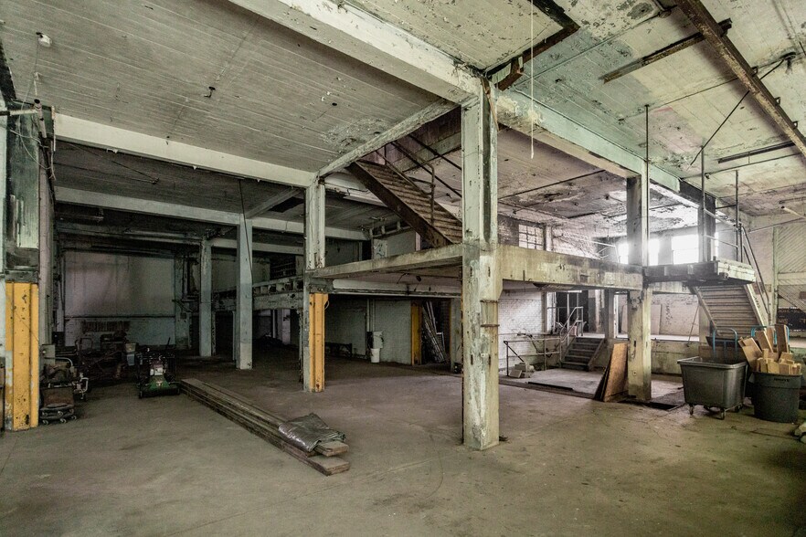 More Photos Of 2615 Rosa Parks Blvd, Detroit Warehouse For Sale