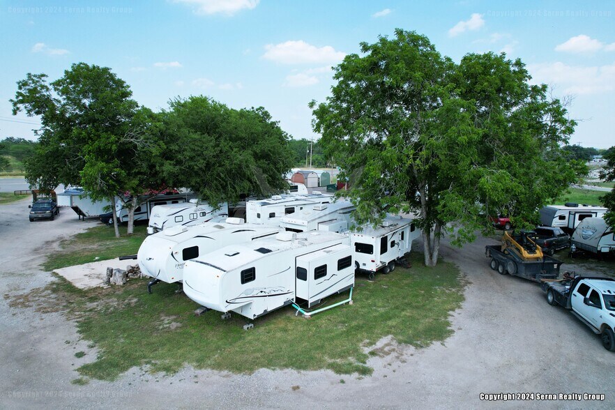 More Photos Of 431 N Sunset Strip St, Kenedy Trailer Camper Park For Sale