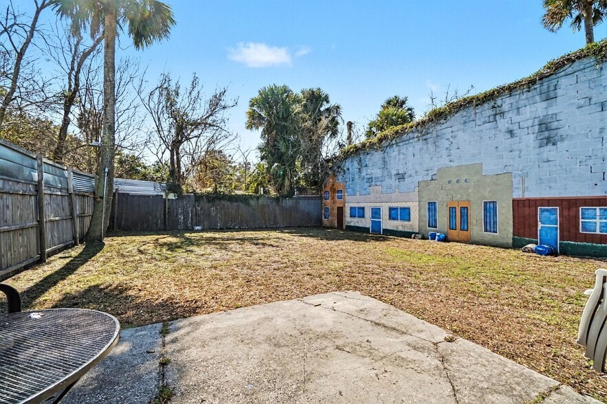 More Photos Of 1013 Historic Goldsboro Blvd, Sanford Light Manufacturing For Sale