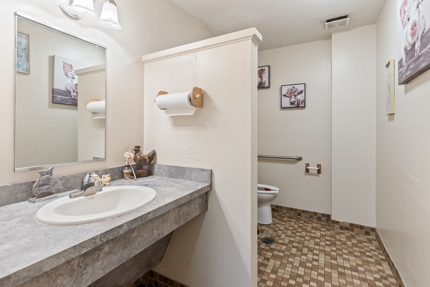 More Photos Of 260 S Marion Ave, Lake City Medical For Lease